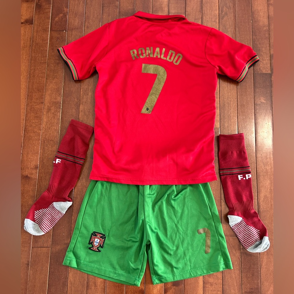 Kids Portugal Ronaldo Soccer Jersey Kit Size 28 - Picture 2 of 7
